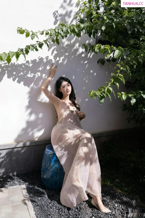 唐安琪  [XiuRen]高清写真图 2025.08.04 No.10619 唐安琪 浅色薄纱第45张图片